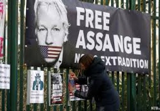 Assange free Henry Nicholls