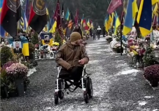 ukrajina hřbitov vozíček